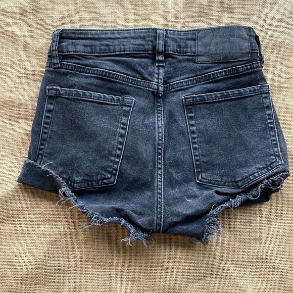 H & M Divided black high rise Denim distressed Size 4 - Picture 6 of 8